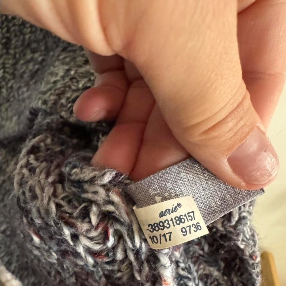 Aerie V-Neck Knit Sweater in Gray - Picture 7 of 8